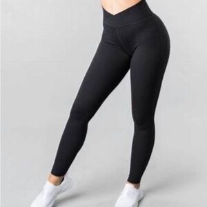 Alphalete black V taper waist leggings size small